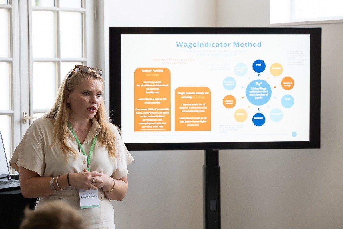 WageIndicator methodology presentation in a workshop room